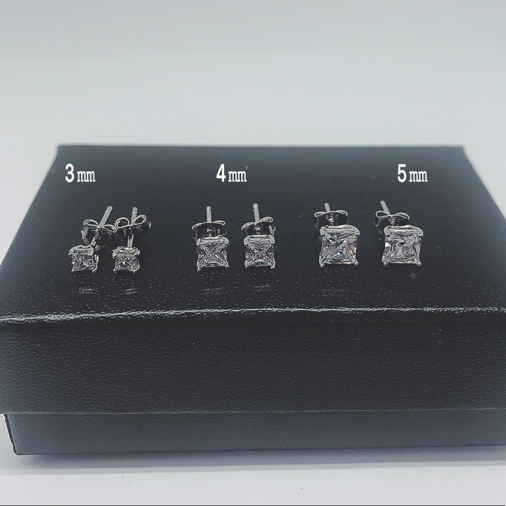 Sterling Silver 925. Simulate Diamond Stud Earring. - Picture 8 of 13